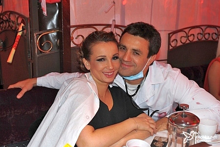 Ресторатор и телеведущий Николай Тищенко пригласил своих именитых друзей на празднование Хэллоуина